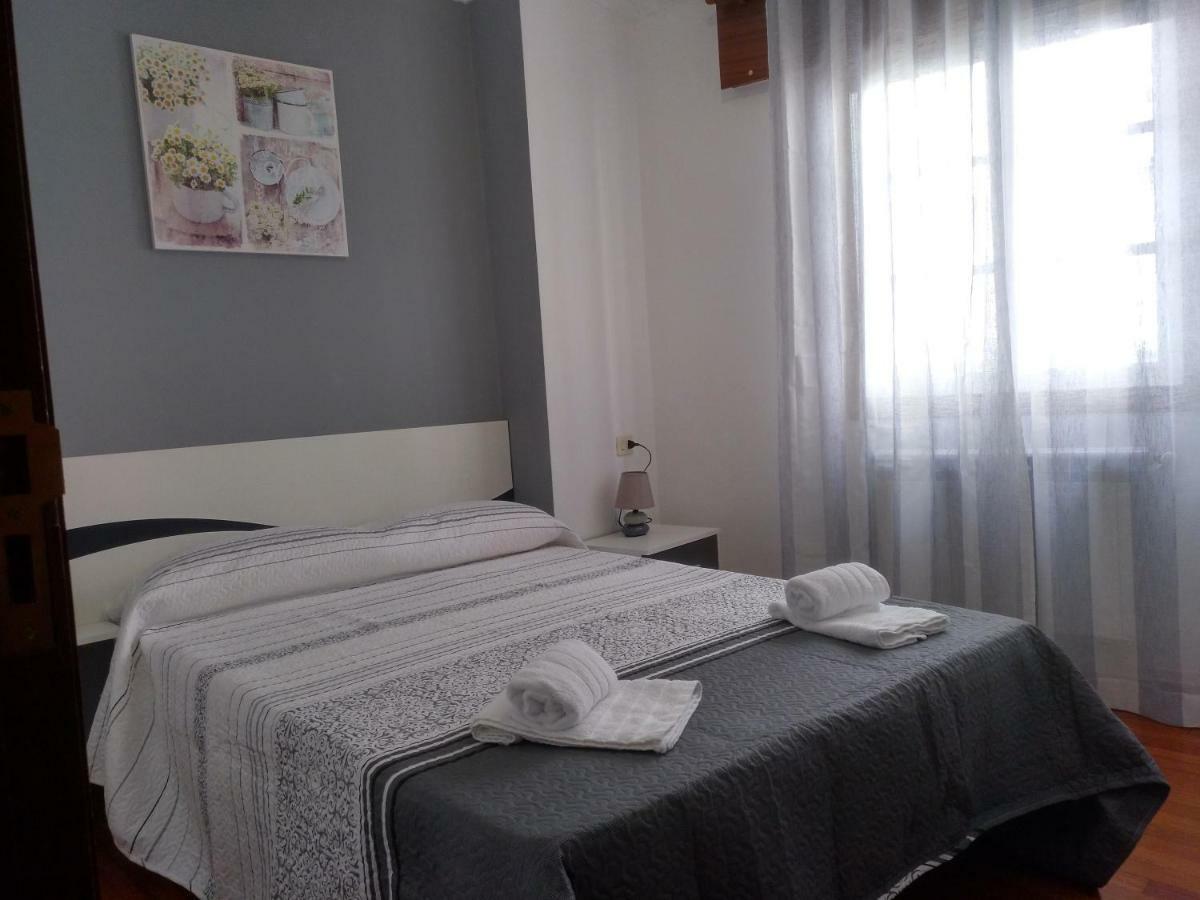 Apartamentos Enteros O Lagar Melide Bagian luar foto