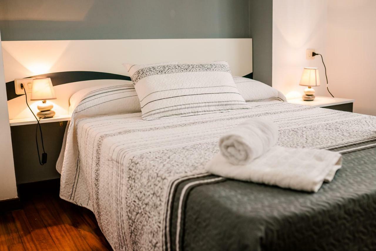 Apartamentos Enteros O Lagar Melide Bagian luar foto