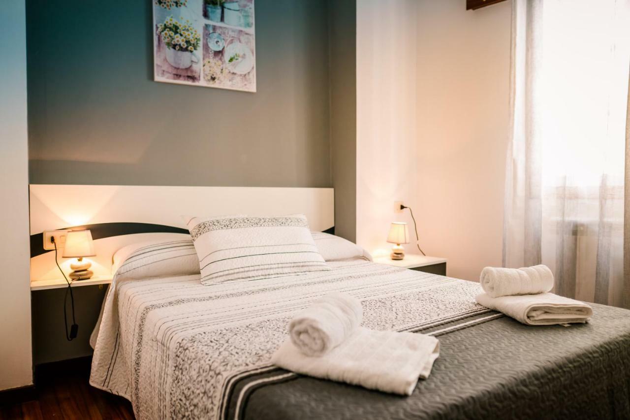 Apartamentos Enteros O Lagar Melide Bagian luar foto
