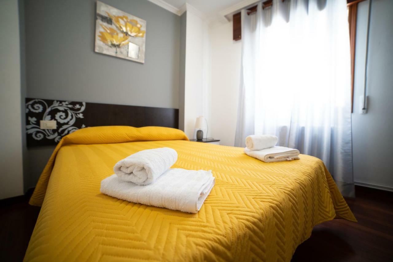 Apartamentos Enteros O Lagar Melide Bagian luar foto