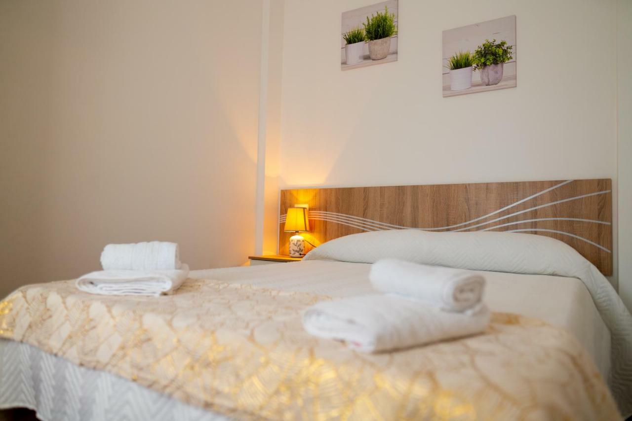 Apartamentos Enteros O Lagar Melide Bagian luar foto